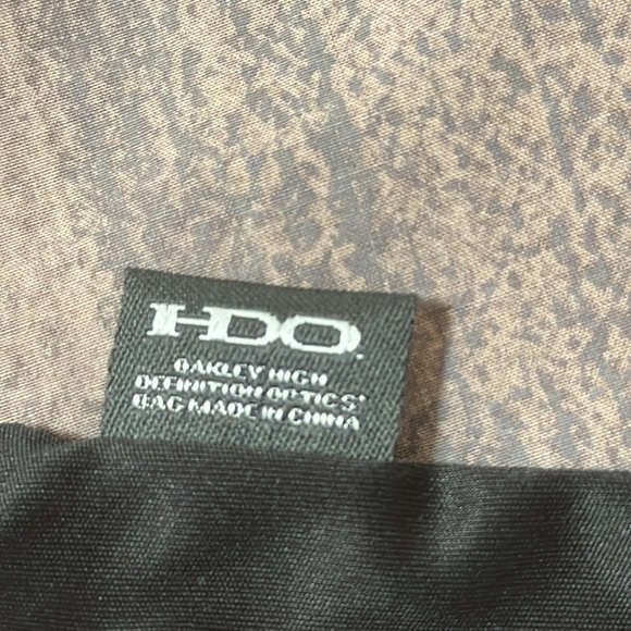 Oakley unisex adult Microbag Sunglass Case in Black. Drawstring. Good condition. - Picture 3 of 4